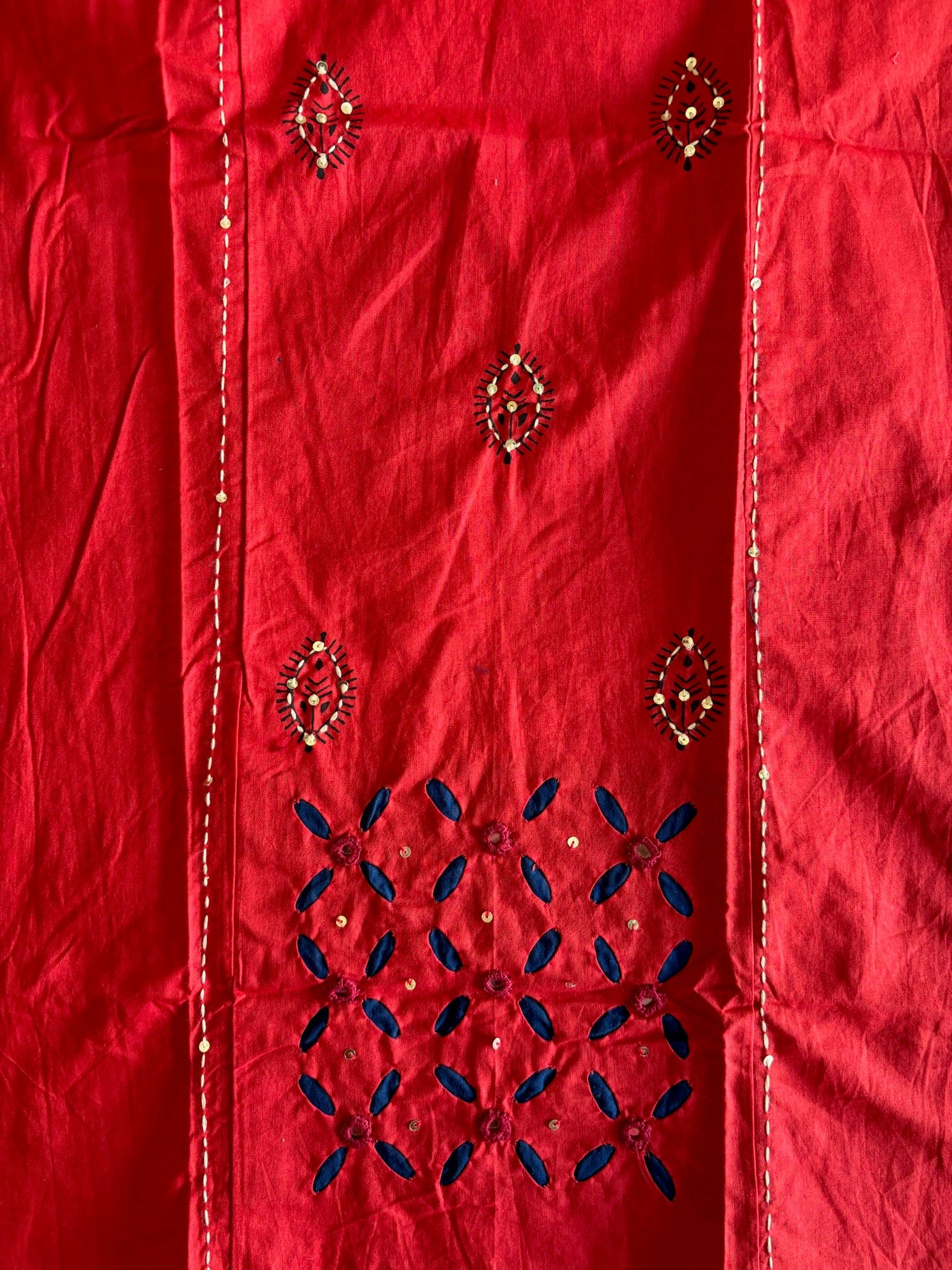 A4009- Pure Cotton Solid Kurti with minimal Katha Embroidery, Mirror Work & Applique Detailing matching Pants & Contrast Kota Doriya Dupatta.