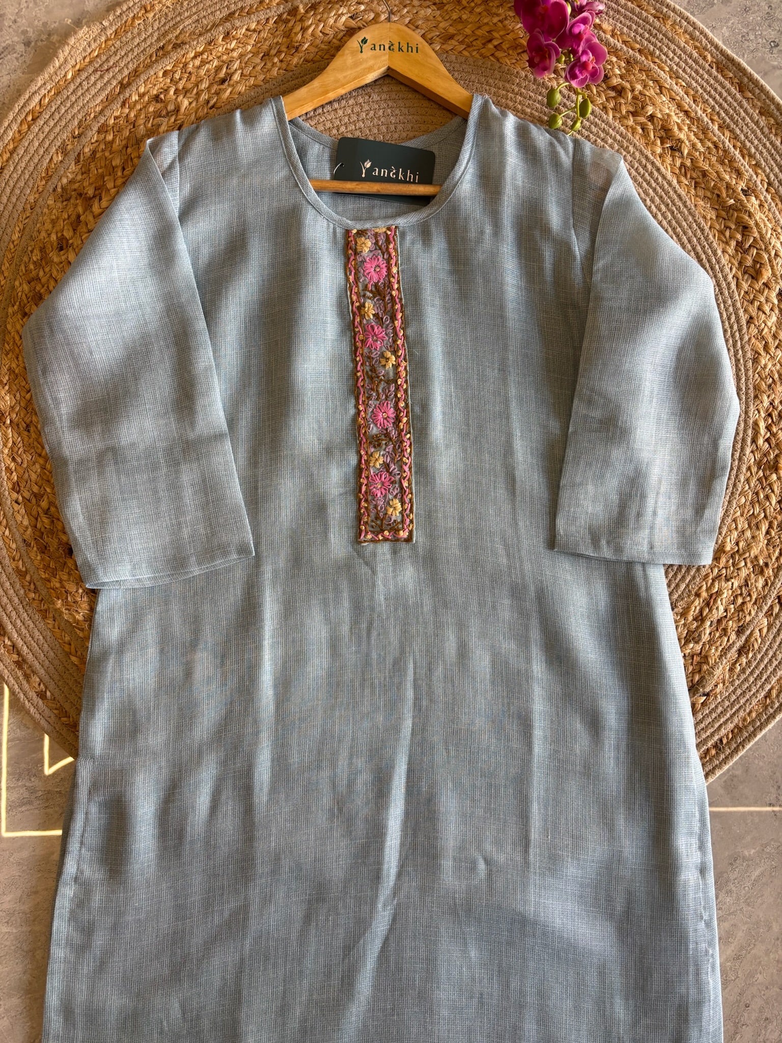 A4964- Linen Suit with Floral Printed Katha-Embellished Dupatta, paired with Pants.