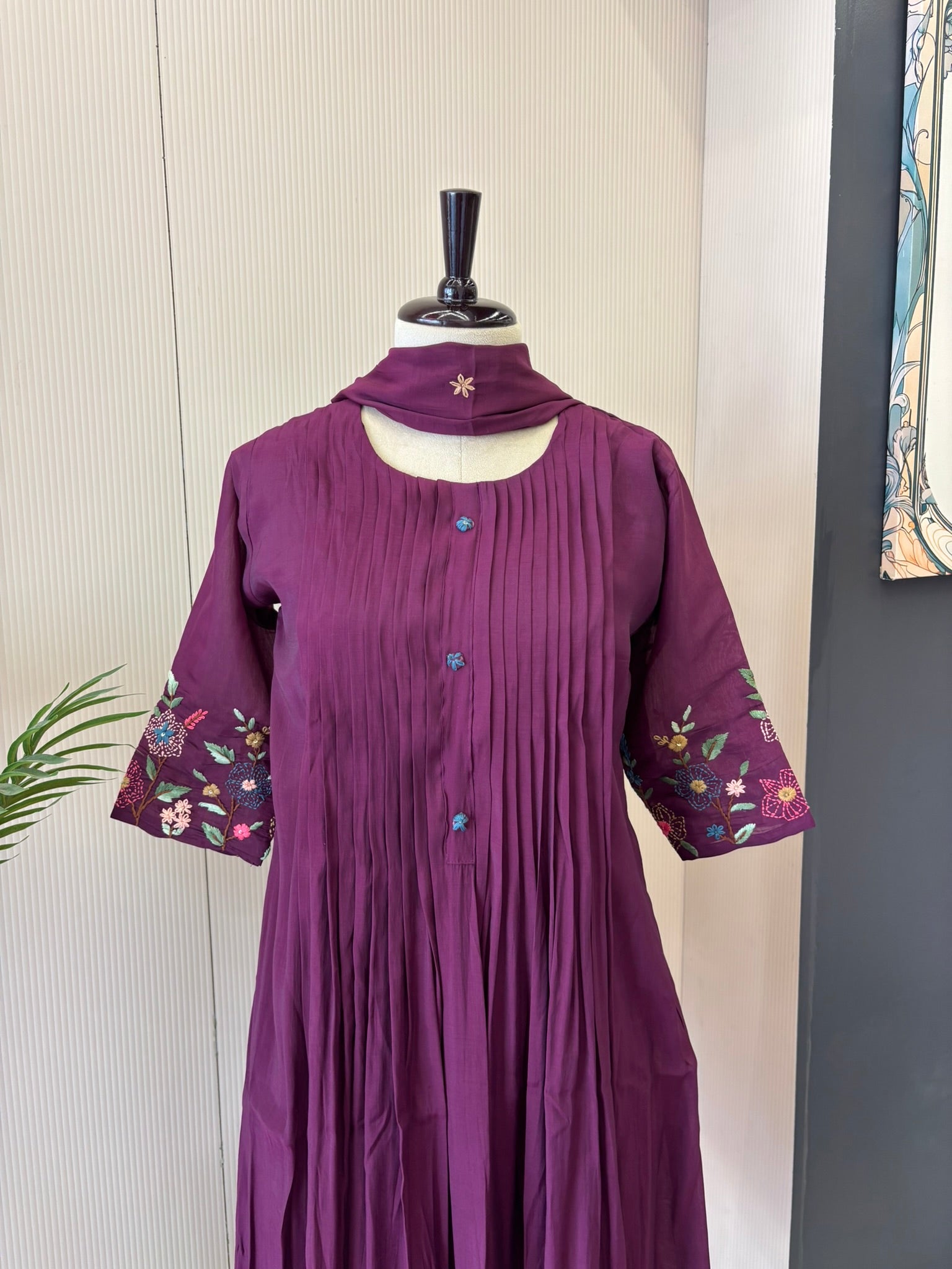 A1147 - Mul Chanderi pleated Kurti pants & dupatta
