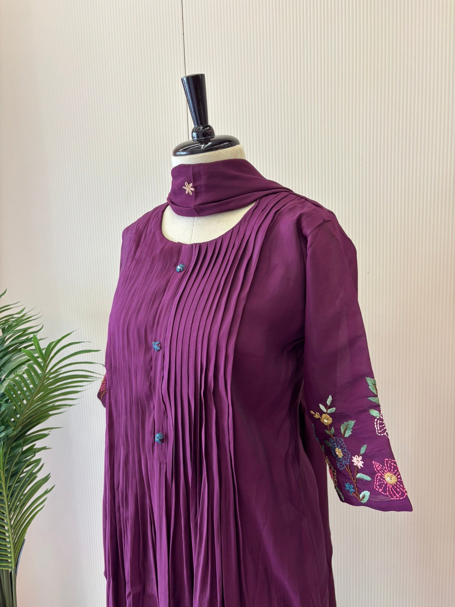 A1147 - Mul Chanderi pleated Kurti pants & dupatta