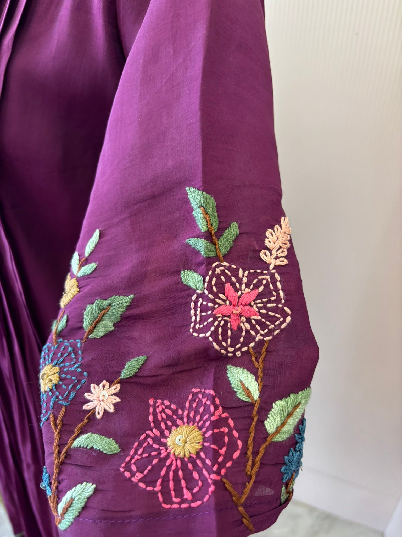 A1147 - Mul Chanderi pleated Kurti pants & dupatta