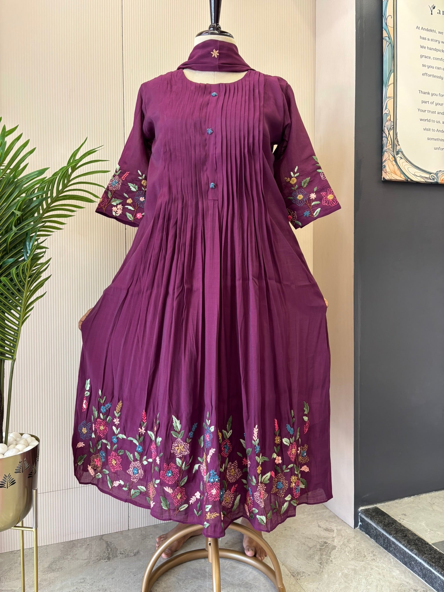 A1147 - Mul Chanderi pleated Kurti pants & dupatta