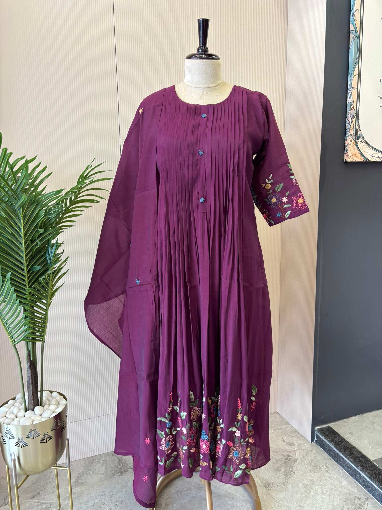 A1147 - Mul Chanderi pleated Kurti pants & dupatta